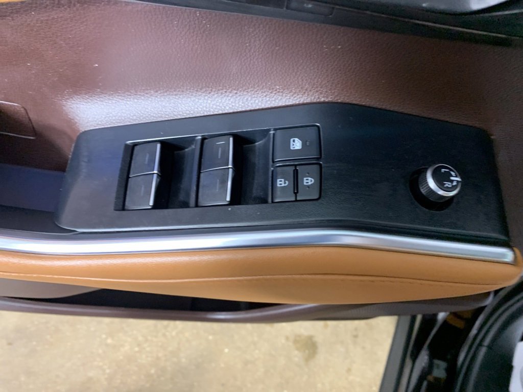 Used 2022 Toyota Highlander Platinum image 17