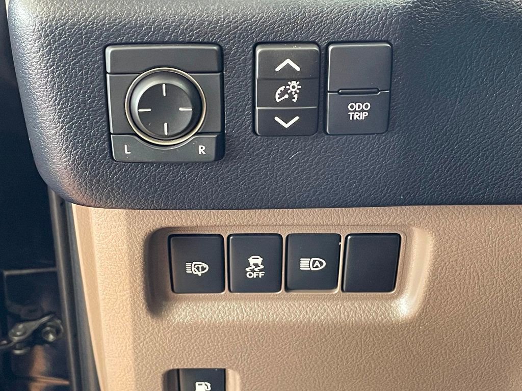 Used 2020 Lexus GX 460 Premium w/ Premium Package AWD/4WD image 13
