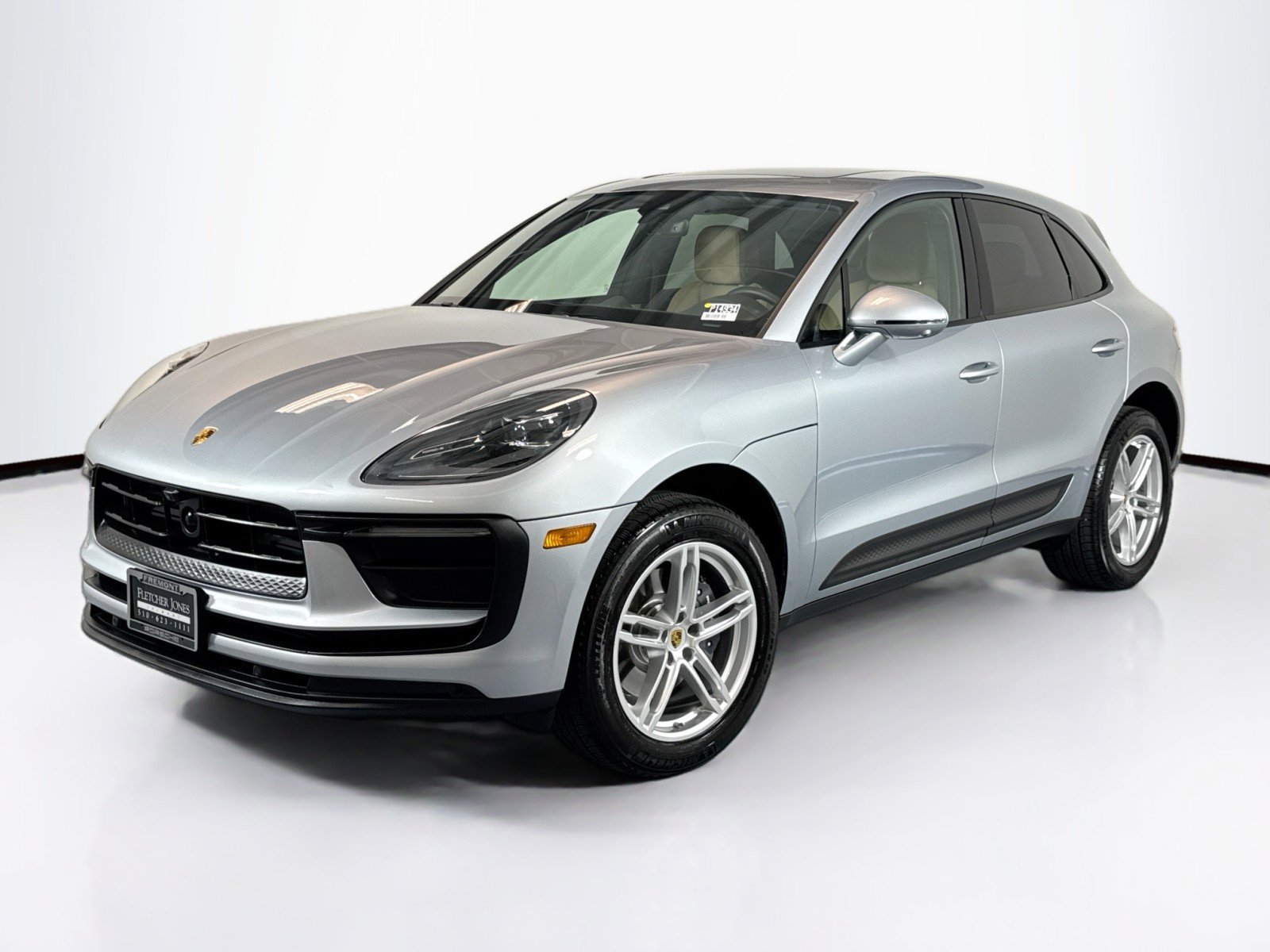 Used 2025 Porsche Macan Turbo AWD/4WD image 1