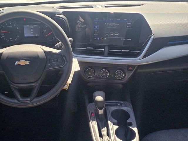Used 2025 Chevrolet Trax LS w/ LS Convenience Package image 17