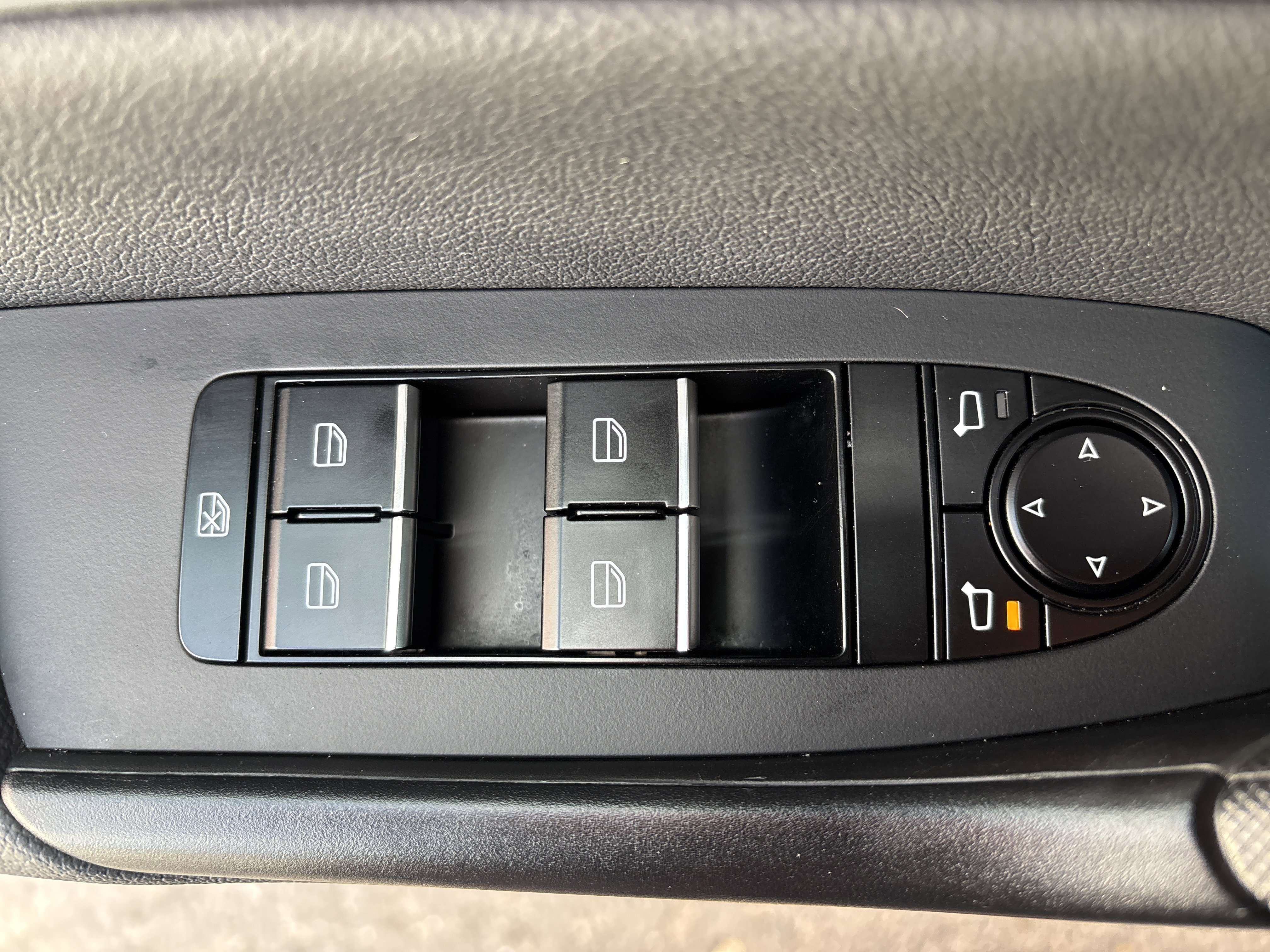 Used 2025 MAZDA CX-50 AWD 2.5 S w/ Premium Package image 17