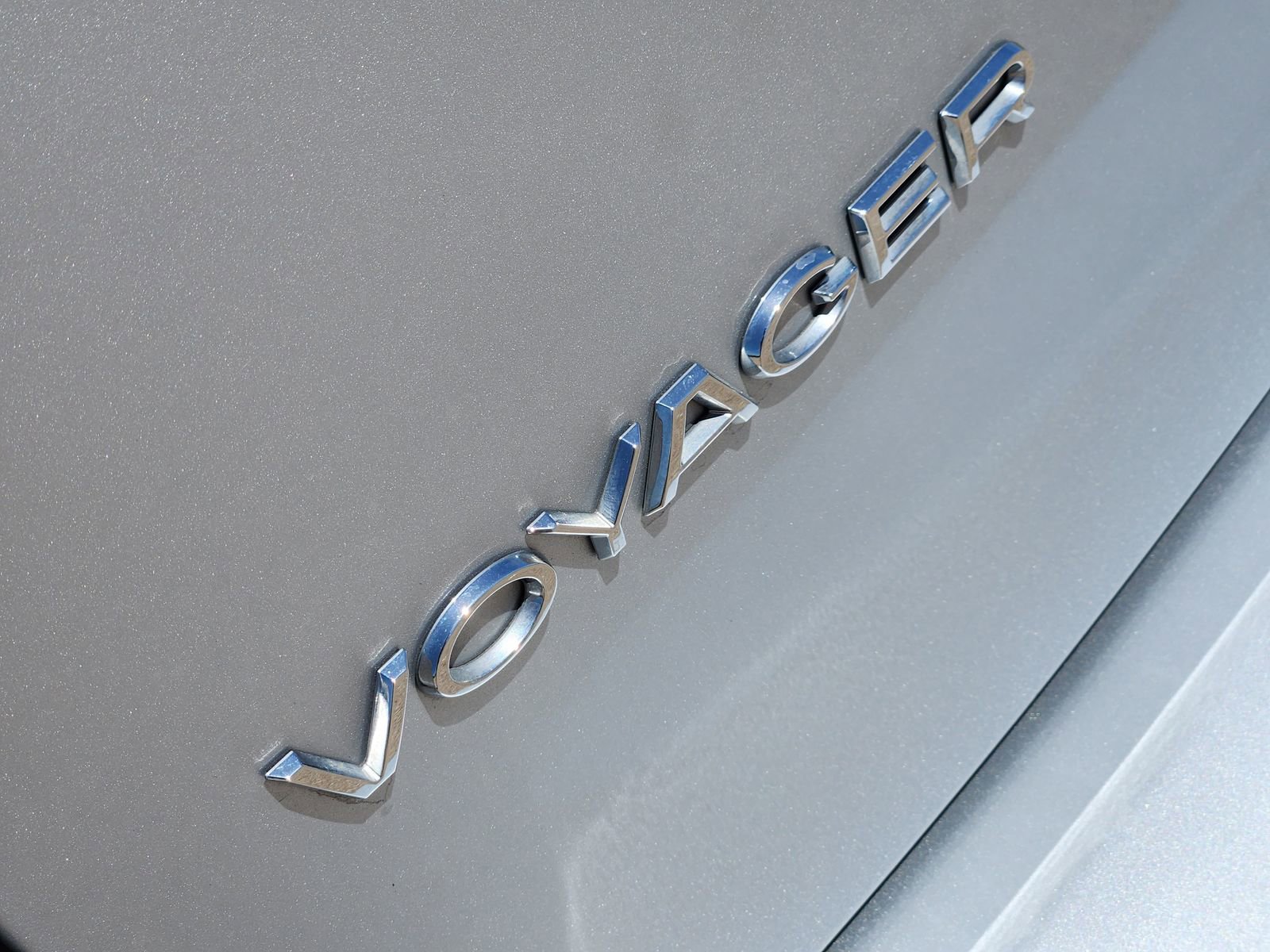 Used 2023 Chrysler Voyager LX image 18