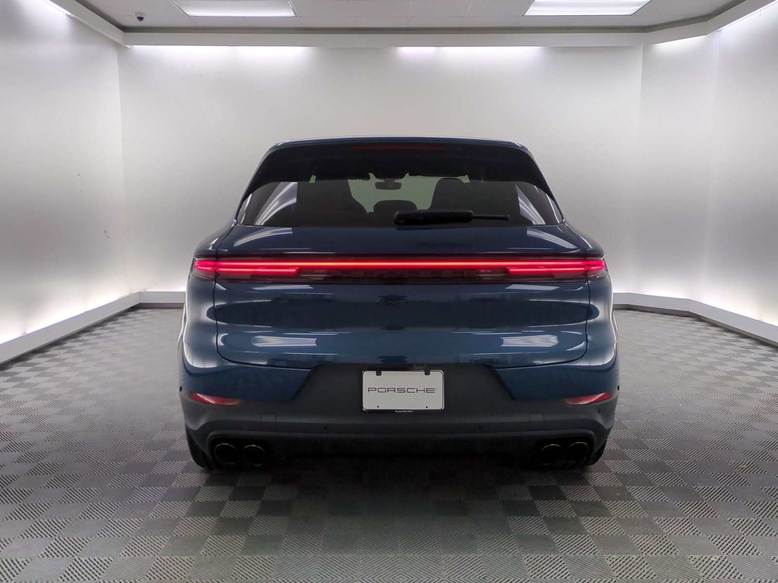 Certified 2025 Porsche Cayenne AWD/4WD image 11