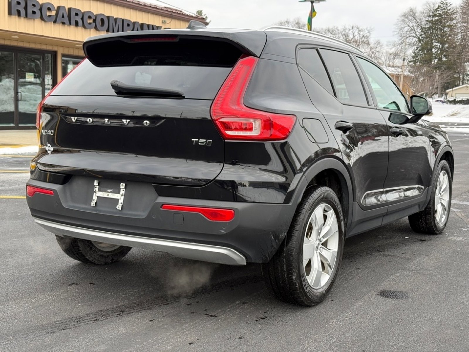 Used 2022 Volvo XC40 T5 Momentum image 8