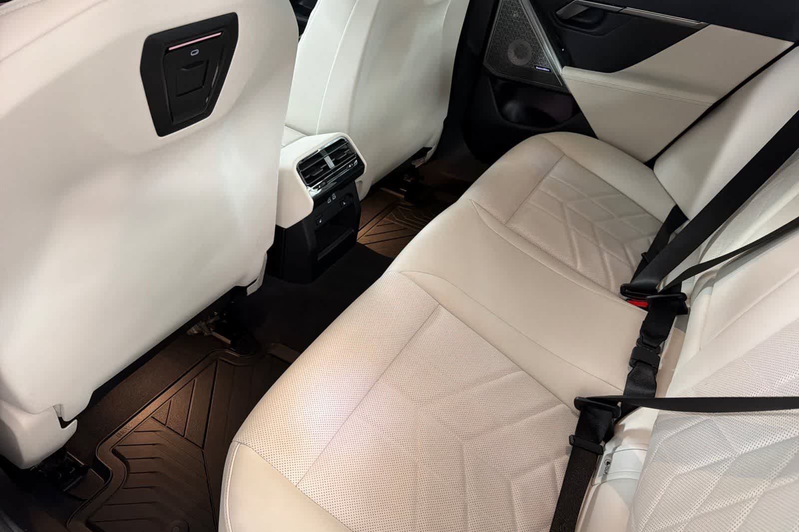 Used 2024 BMW i5 eDrive40i w/ M Sport Package RWD image 4