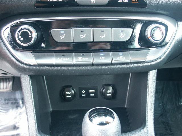 Used 2018 Hyundai Elantra GT image 12