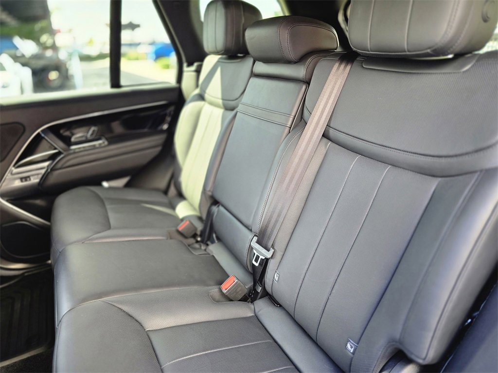 Used 2023 Land Rover Range Rover SE image 15