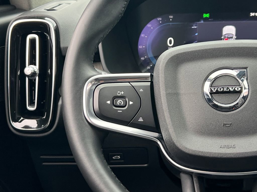Used 2024 Volvo XC40 B5 Plus w/ Climate Package image 26