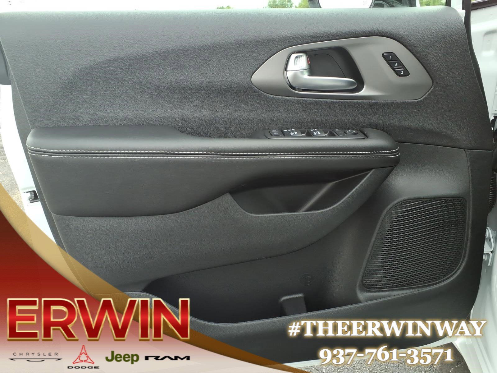 New 2027 Chrysler Pacifica Select FWD image 8