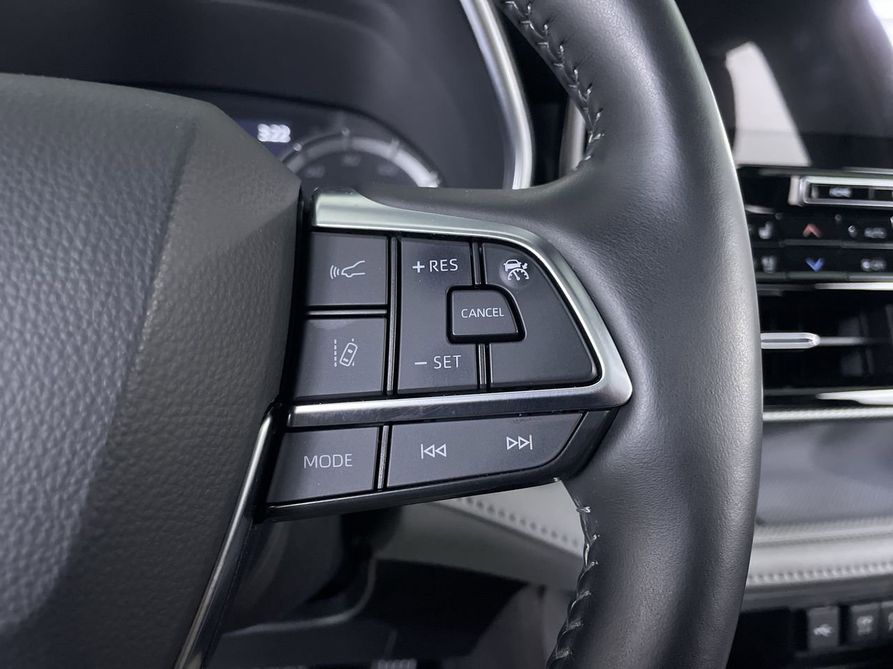 Used 2021 Toyota Highlander Platinum image 30
