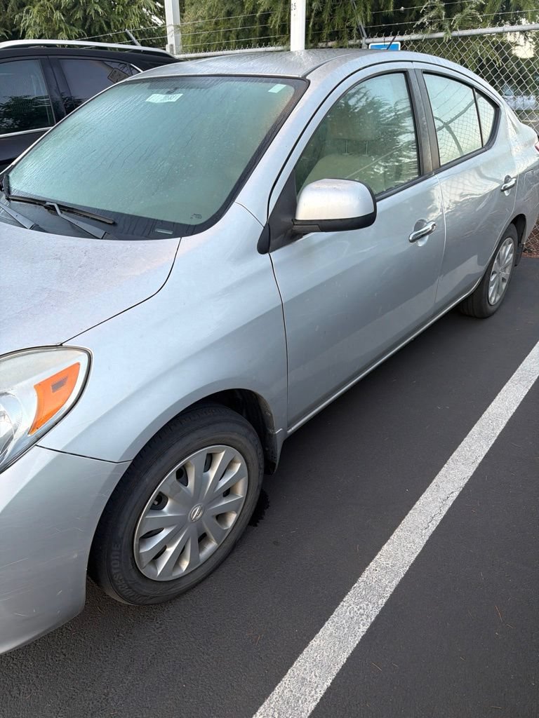 Used 2012 Nissan Versa SV FWD image 2
