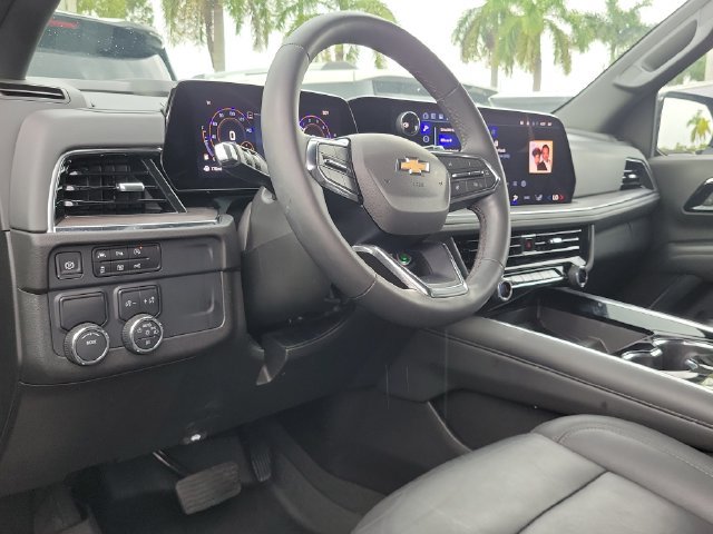 Used 2025 Chevrolet Suburban LT w/ Comfort Package RWD image 8
