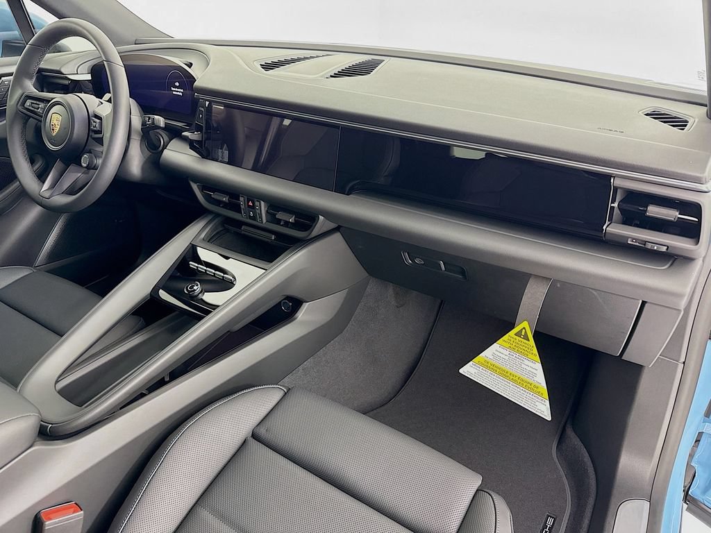 New 2026 Porsche Macan Electric RWD image 32