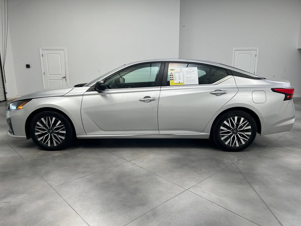 Used 2024 Nissan Altima 2.5 SV FWD image 5