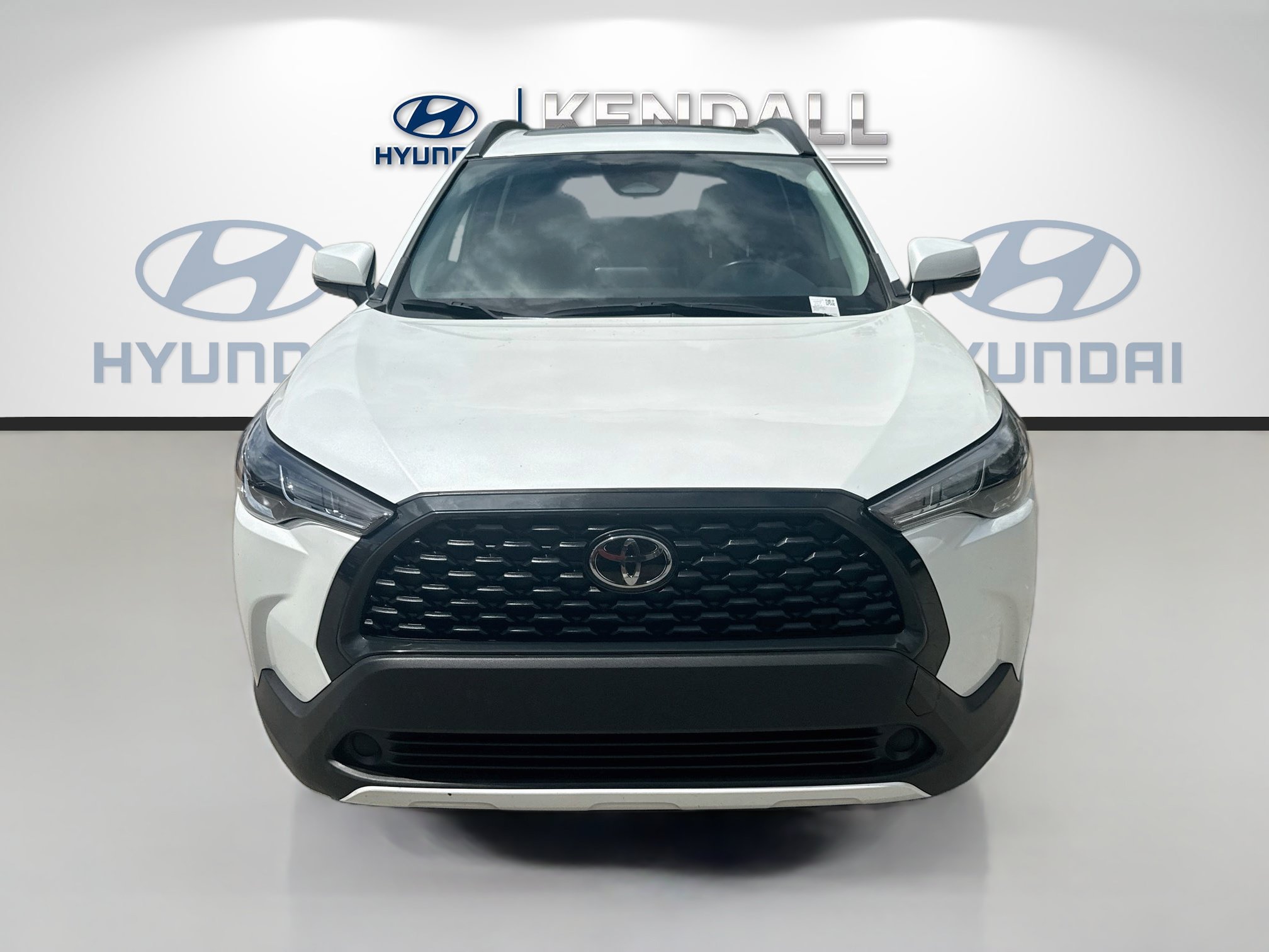 Used 2024 Toyota Corolla Cross LE w/ Moonroof Package FWD image 2