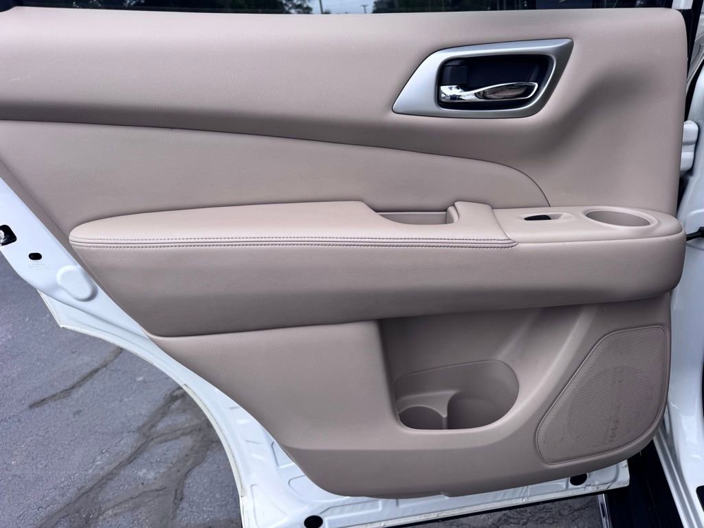 Used 2018 Nissan Pathfinder Platinum FWD image 31