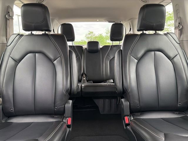 Used 2023 Chrysler Pacifica Touring-L image 31