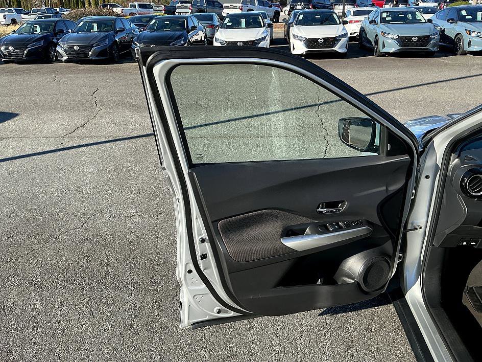 Used 2020 Nissan Kicks SV image 11