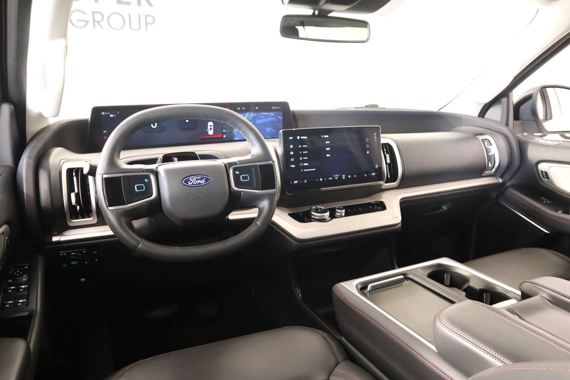 Used 2025 Ford Expedition Active image 2