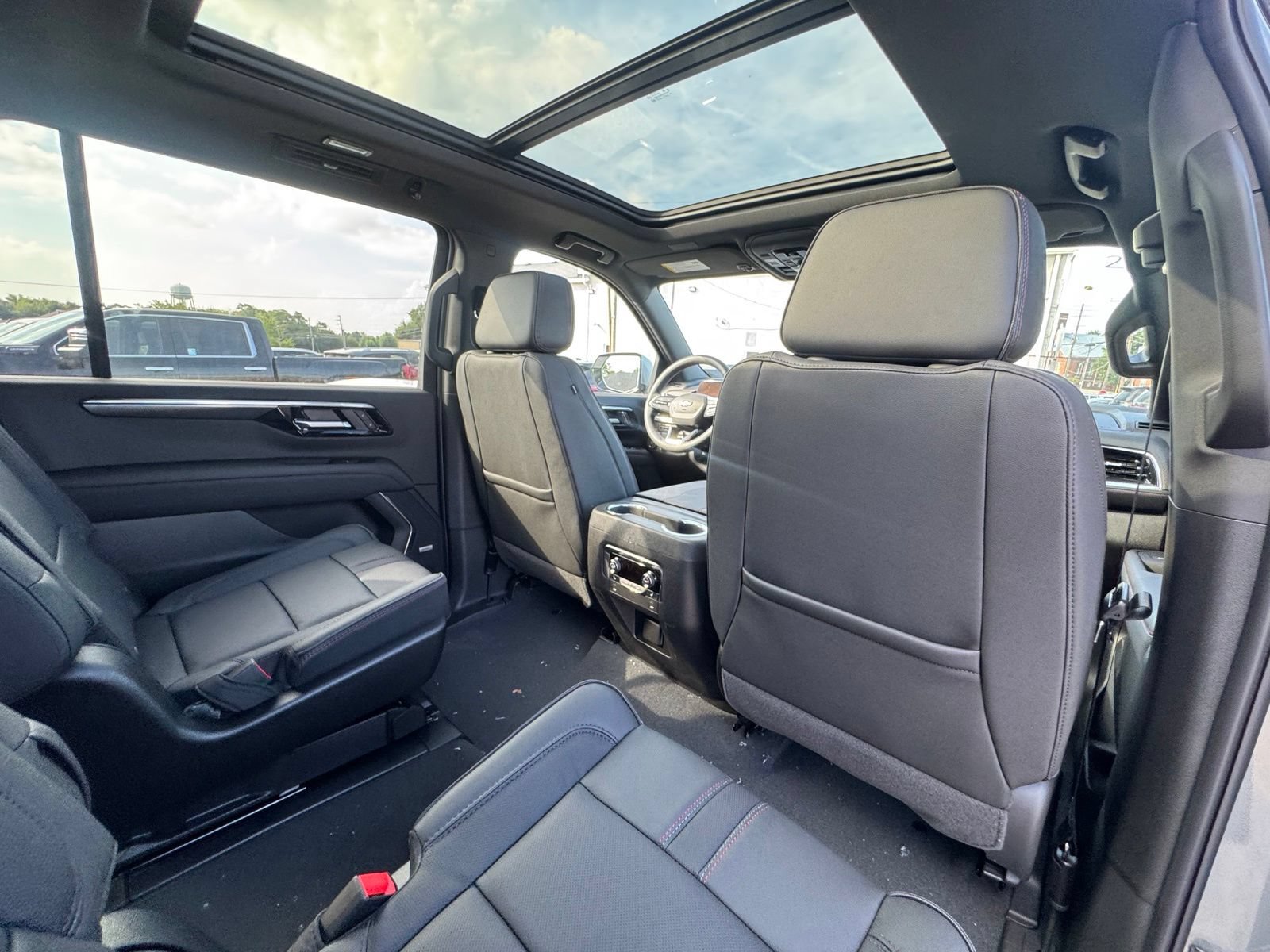 New 2026 Chevrolet Suburban RST w/ Comfort Package AWD/4WD image 34