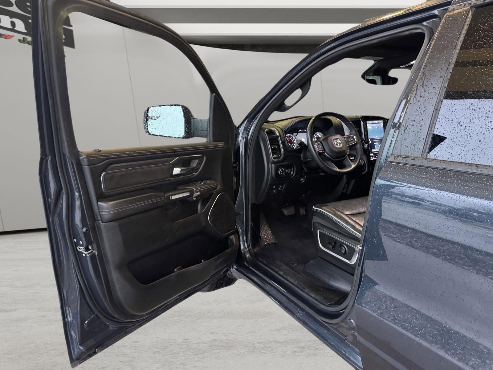Used 2025 RAM 1500 Laramie AWD/4WD image 9
