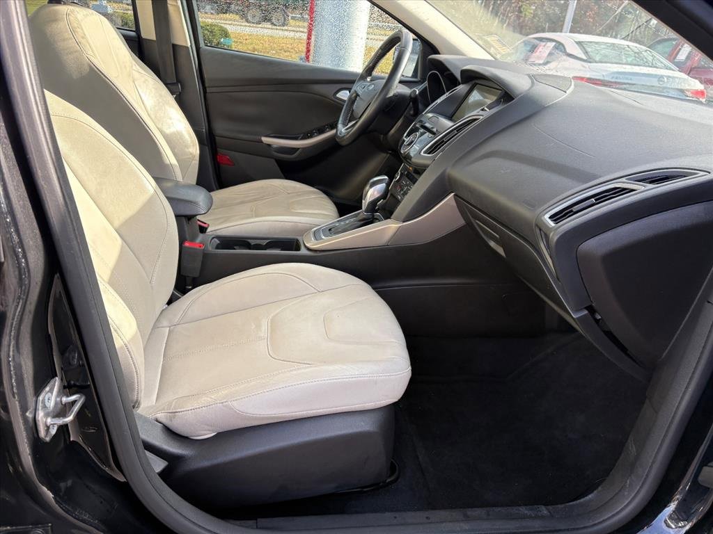 Used 2016 Ford Focus Titanium w/ Titanium Technology Package image 18