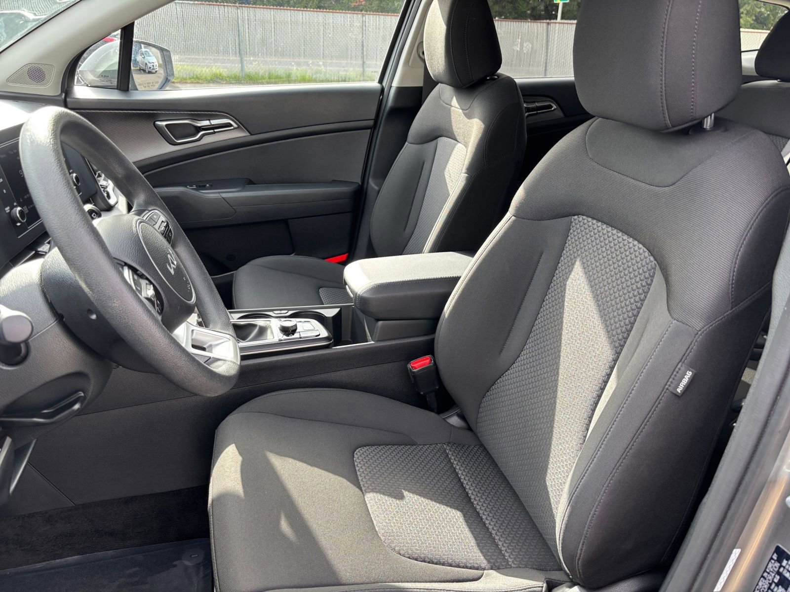 Used 2025 Kia Sportage LX FWD image 35