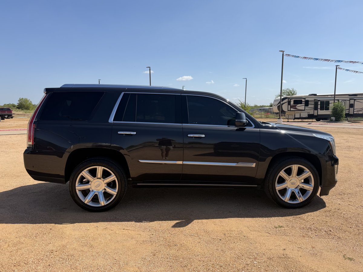 Used 2019 Cadillac Escalade Premium Luxury AWD/4WD image 7