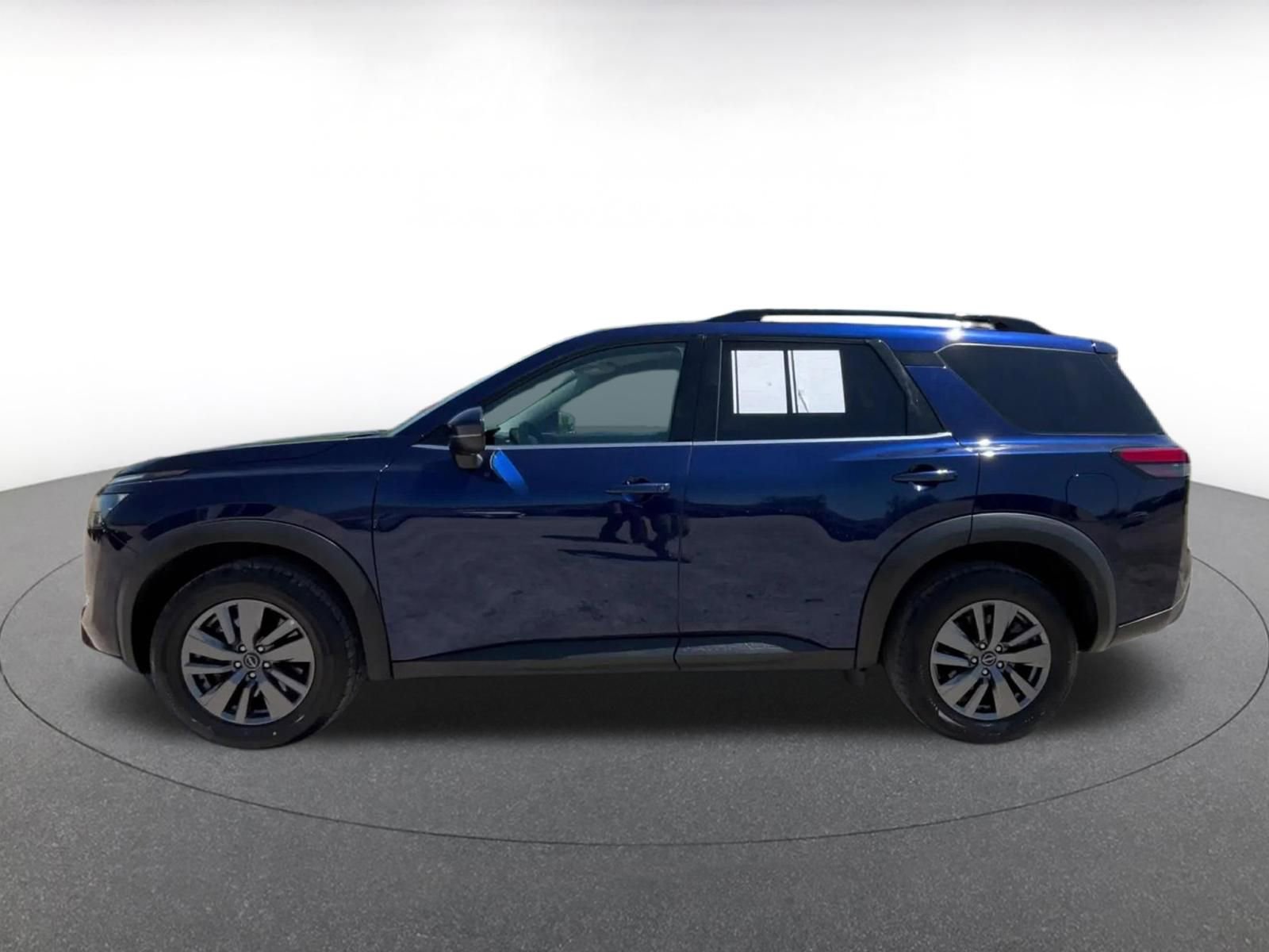 Used 2025 Nissan Pathfinder SV AWD/4WD image 9