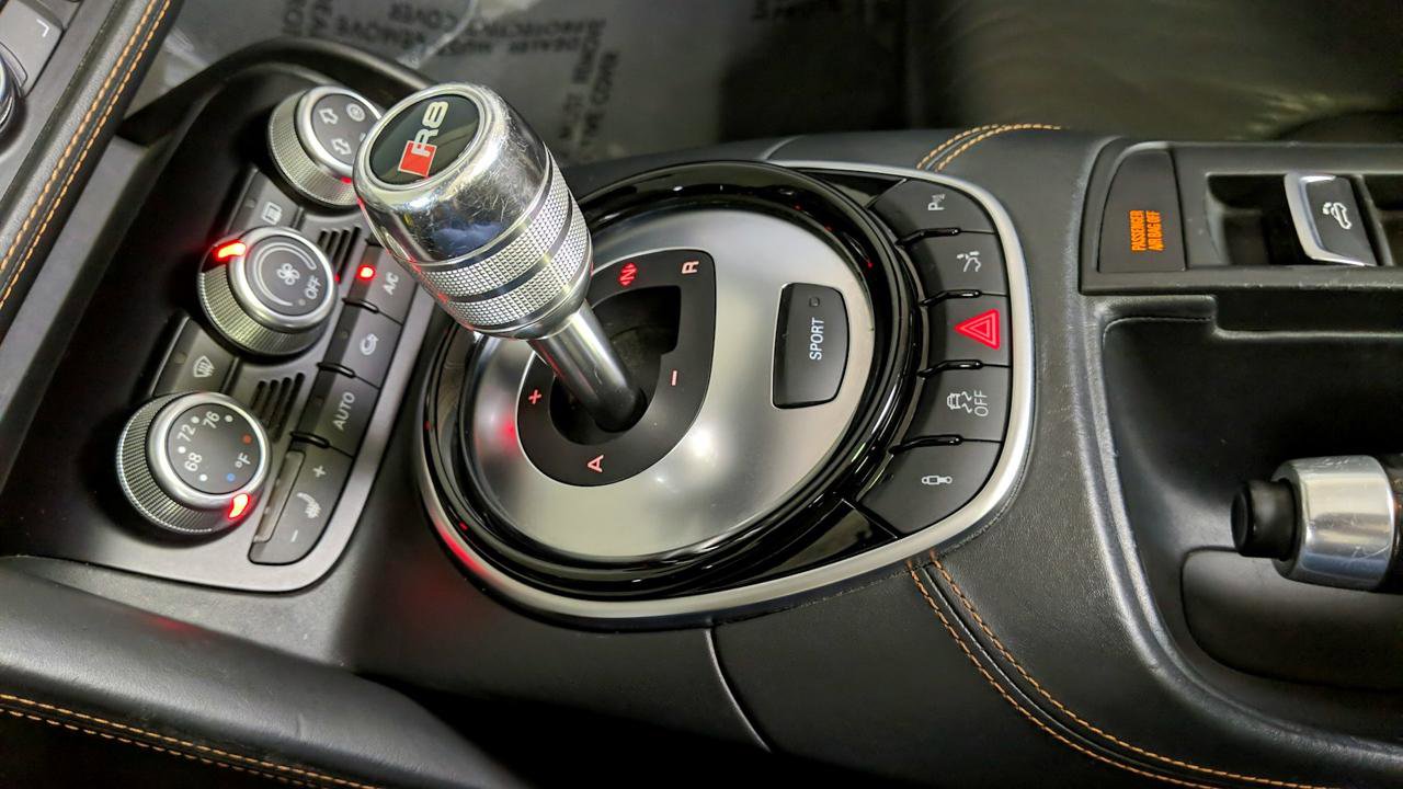 Used 2015 Audi R8 V8 w/ Full Leather Package image 25