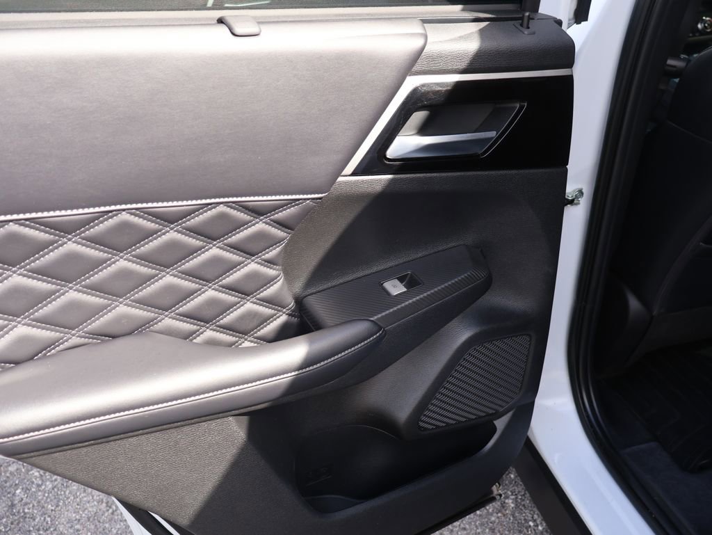 Used 2023 Mitsubishi Outlander SEL AWD/4WD image 13