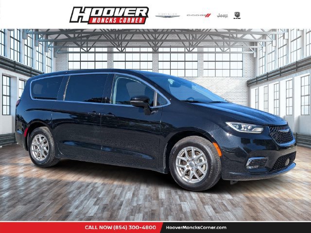 Used 2024 Chrysler Pacifica Touring-L FWD image 1