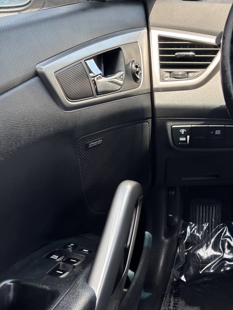 Used 2013 Hyundai Veloster RE:MIX Edition FWD image 21