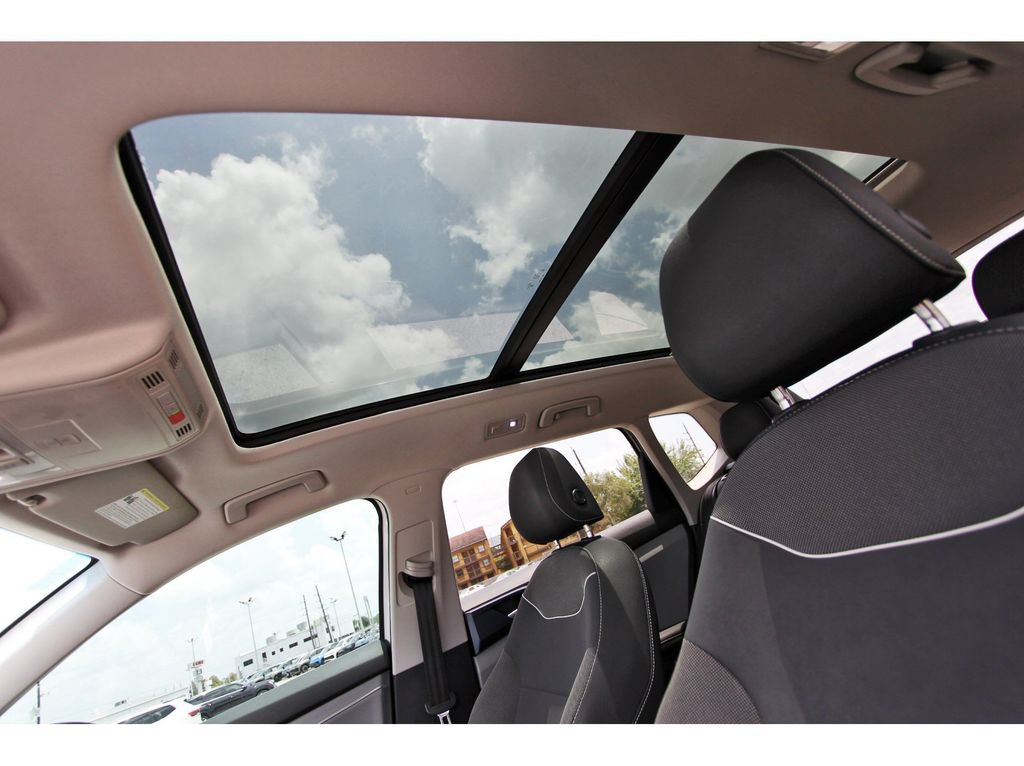 Used 2024 Volkswagen Taos SE w/ Panoramic Sunroof Package FWD image 33