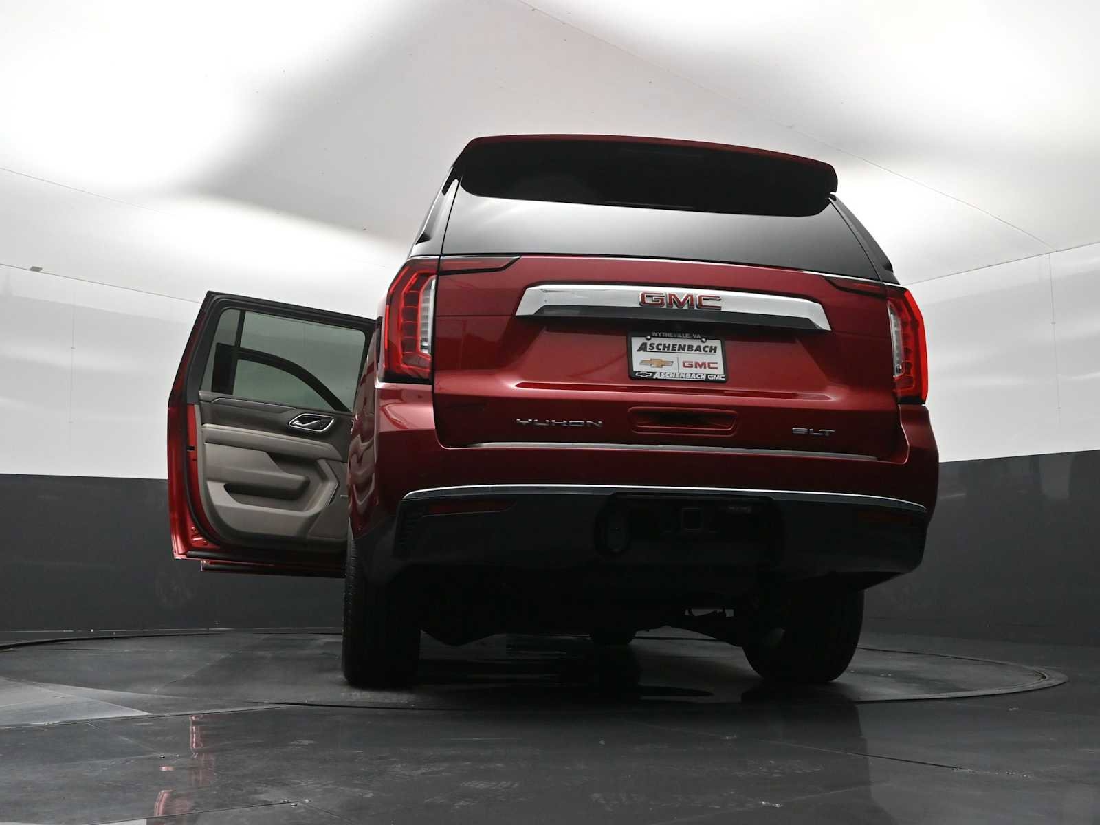 Used 2023 GMC Yukon XL SLT w/ SLT Premium Package image 48