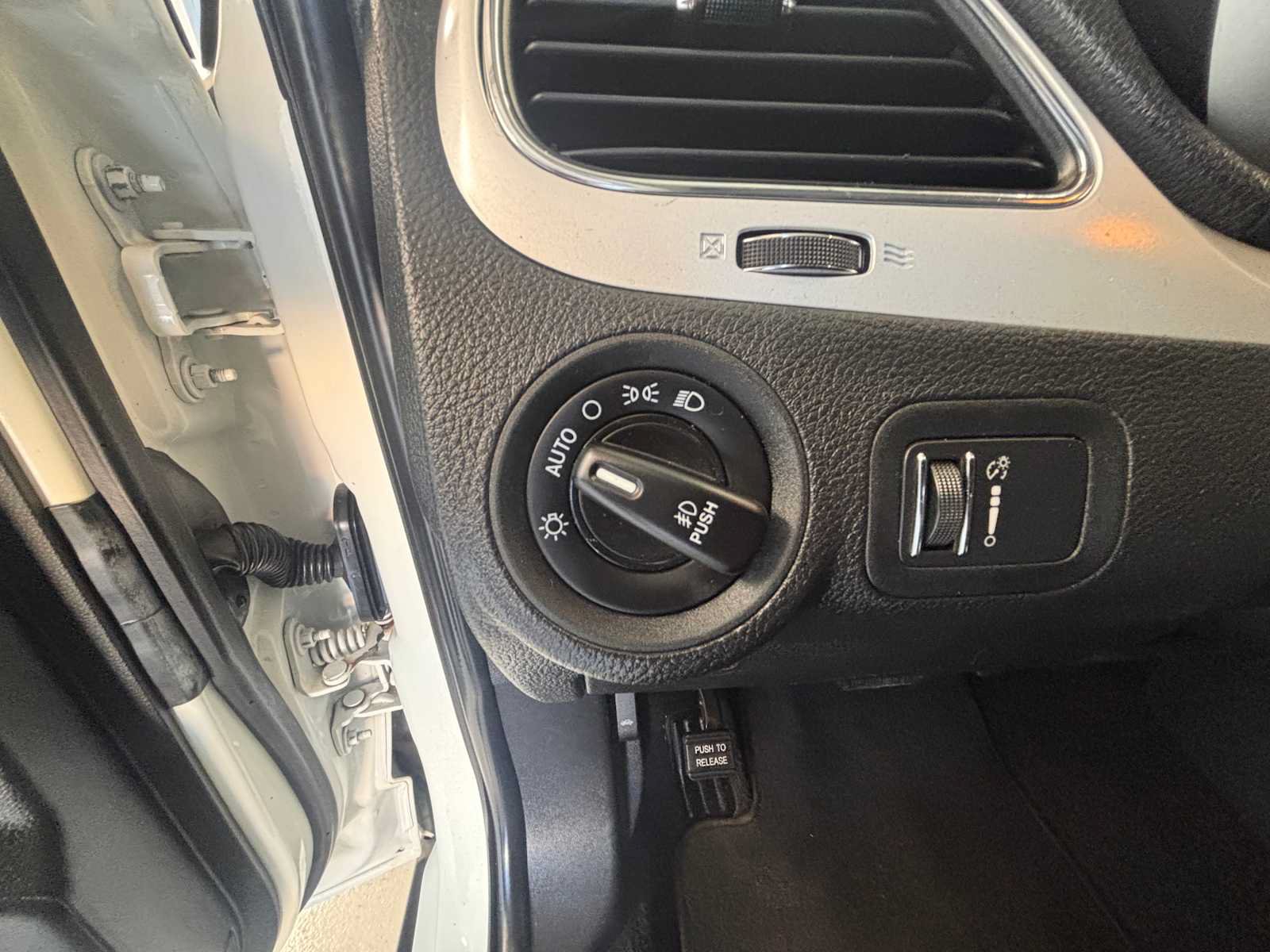 Used 2019 Dodge Journey SE w/ Connectivity Group FWD image 13