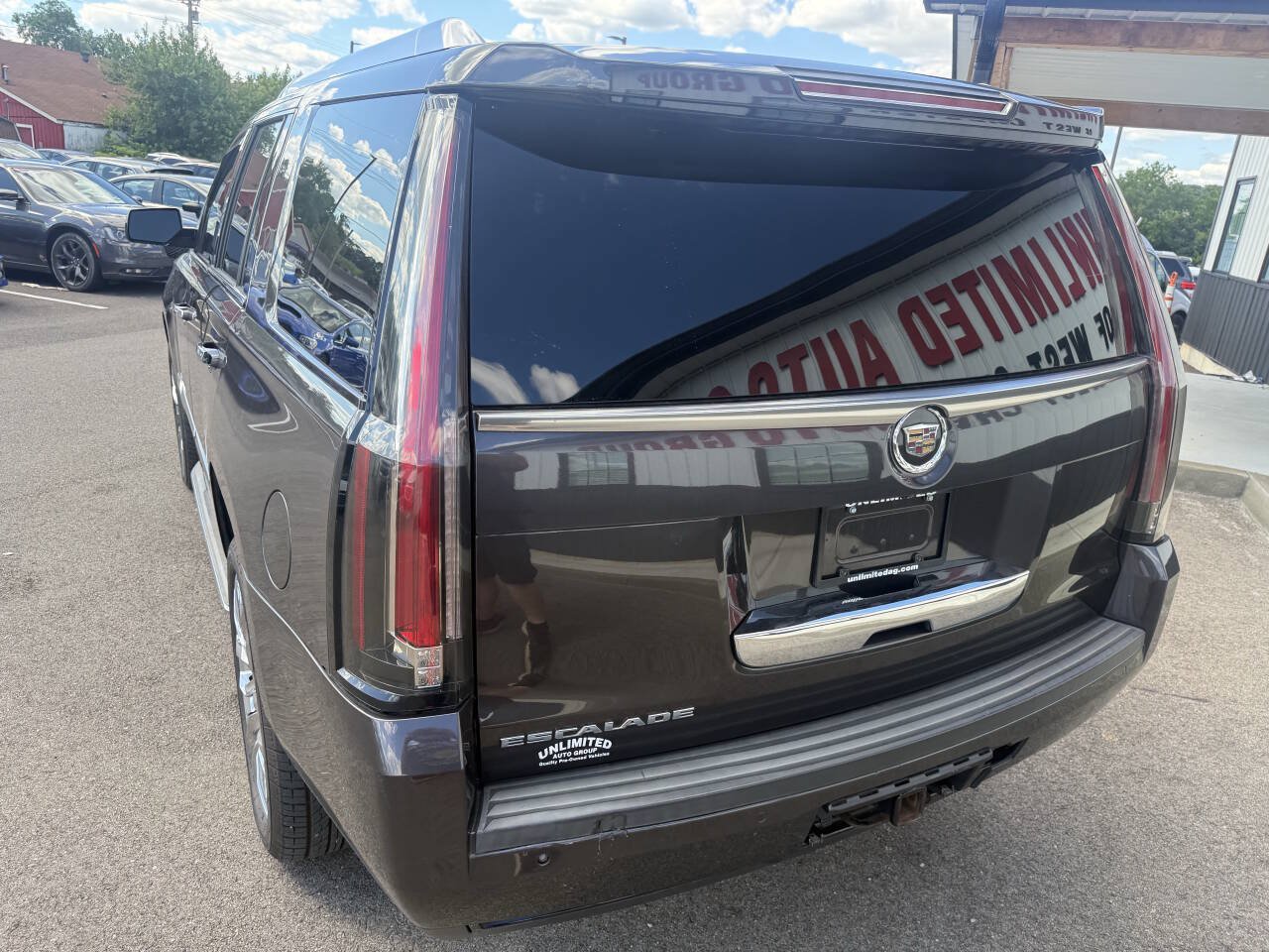 Used 2015 Cadillac Escalade Luxury AWD/4WD image 10