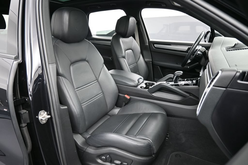 Certified 2022 Porsche Cayenne Platinum Edition AWD/4WD image 30
