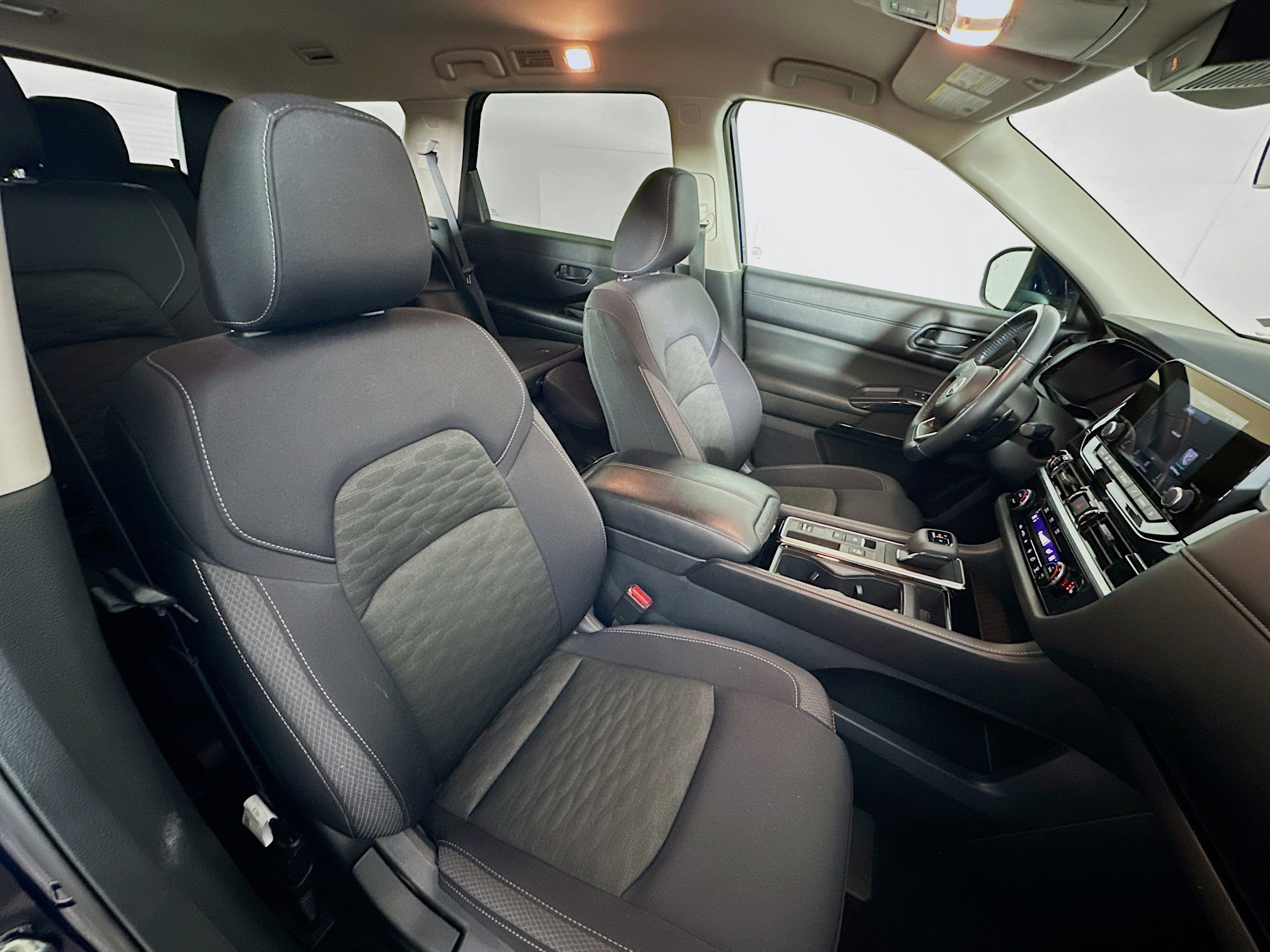 Used 2024 Nissan Pathfinder SV image 31