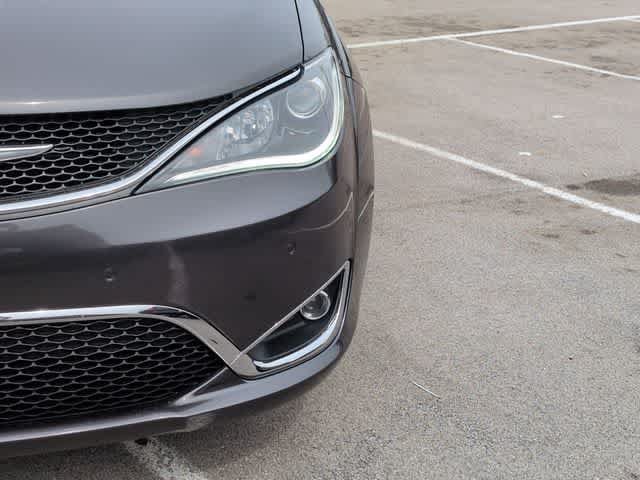 Used 2020 Chrysler Pacifica Limited w/ Advanced Safetytec Group FWD image 11