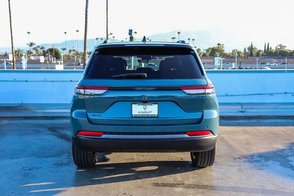 New 2026 Jeep Grand Cherokee Limited w/ Limited Altitude Package AWD/4WD image 8