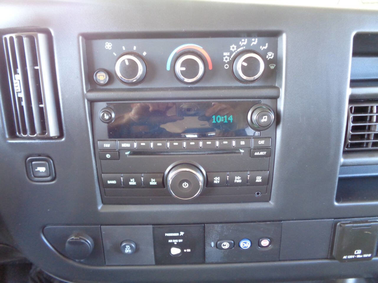 Used 2018 Chevrolet Express 2500 LT w/ LT Preferred Equipment Group image 31