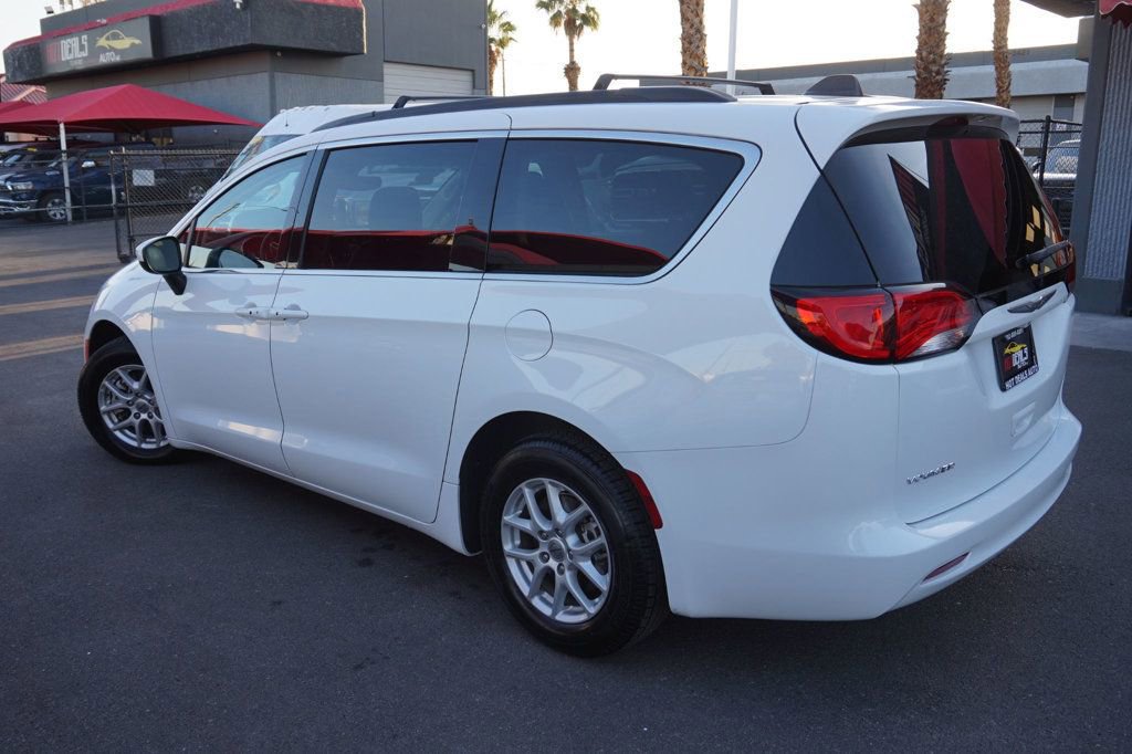 Used 2021 Chrysler Voyager Lxi image 4