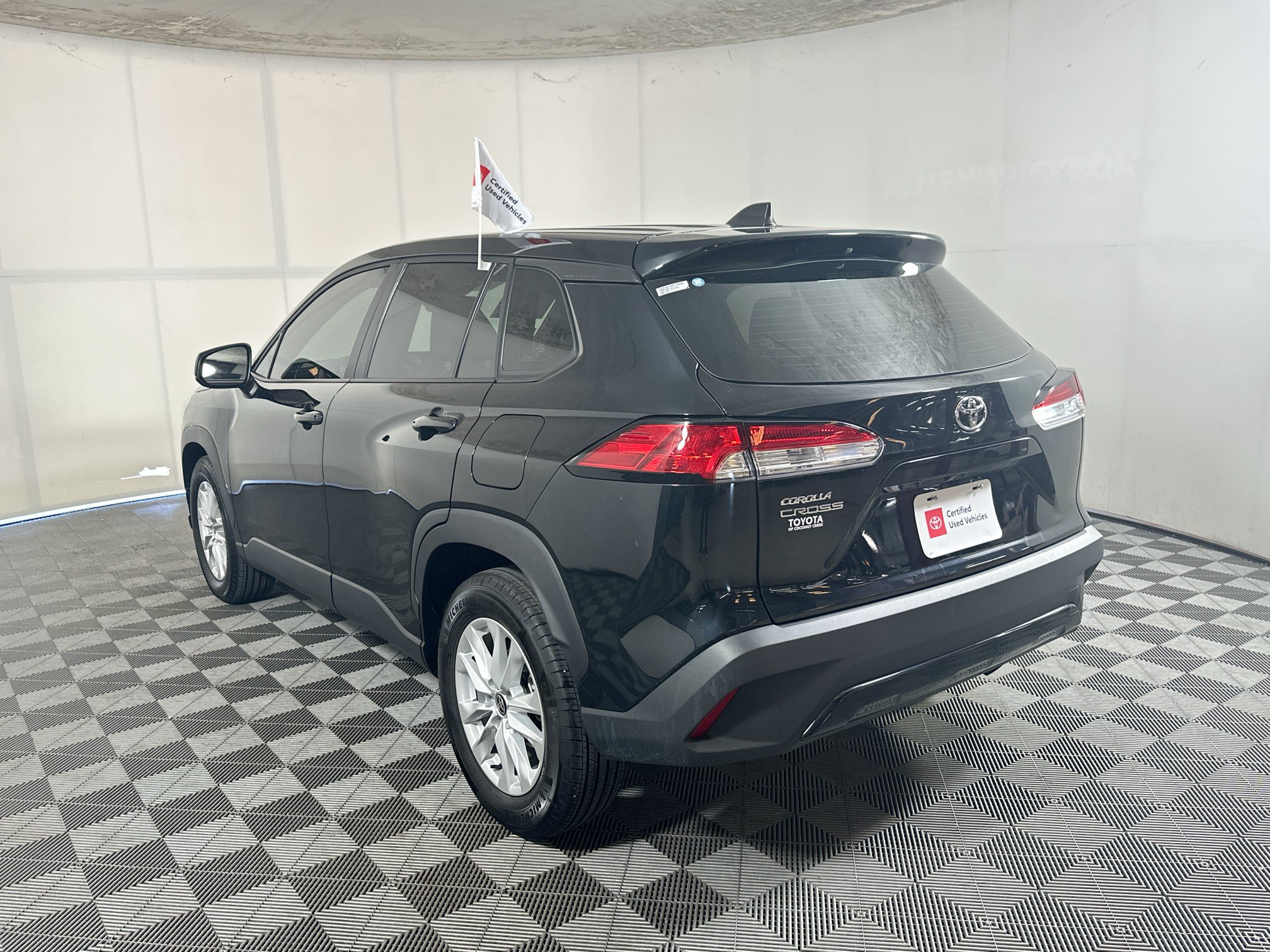 Used 2025 Toyota Corolla Cross L FWD image 5