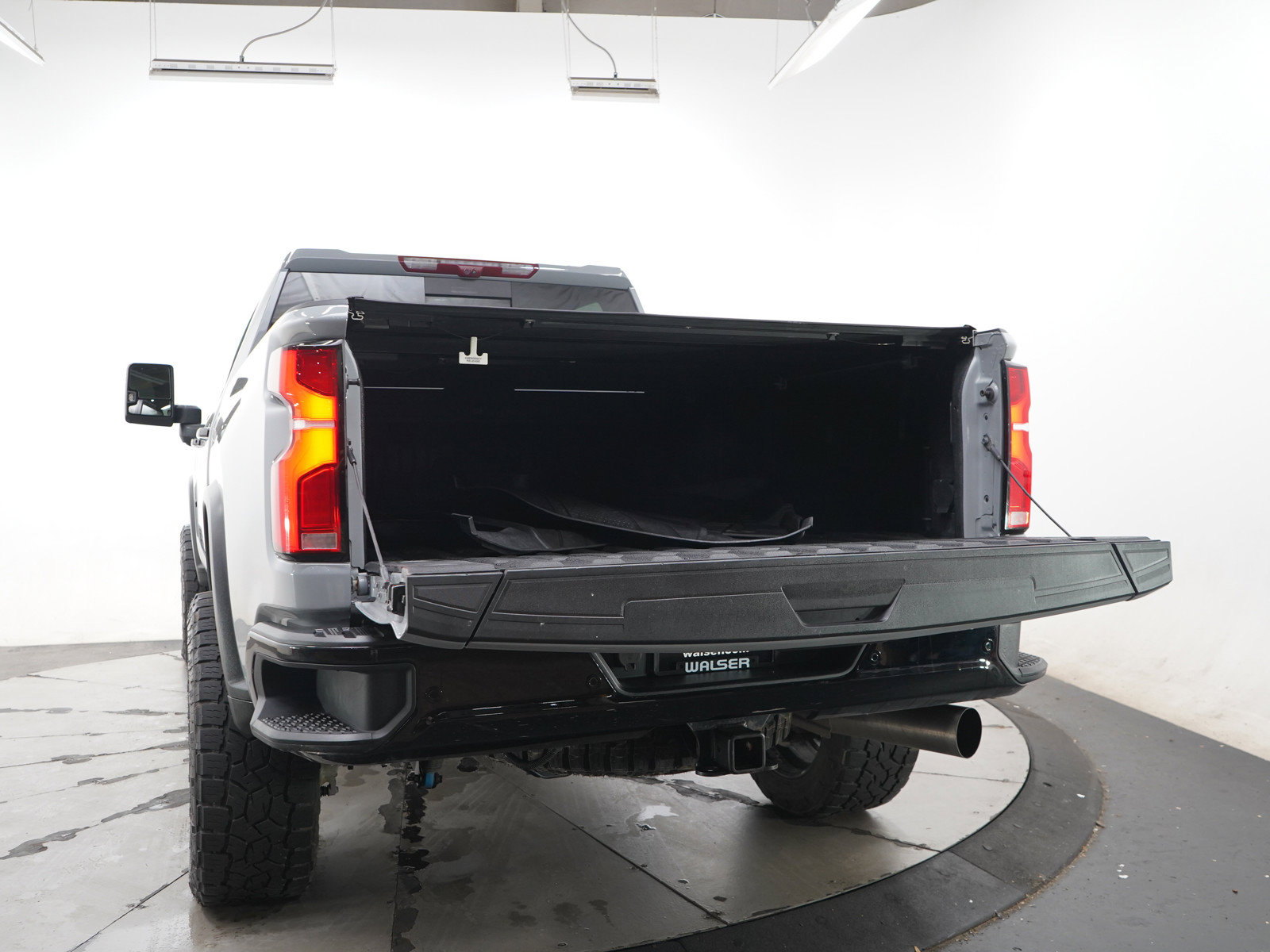 Used 2025 Chevrolet Silverado 2500 ZR2 w/ Technology Package AWD/4WD image 19