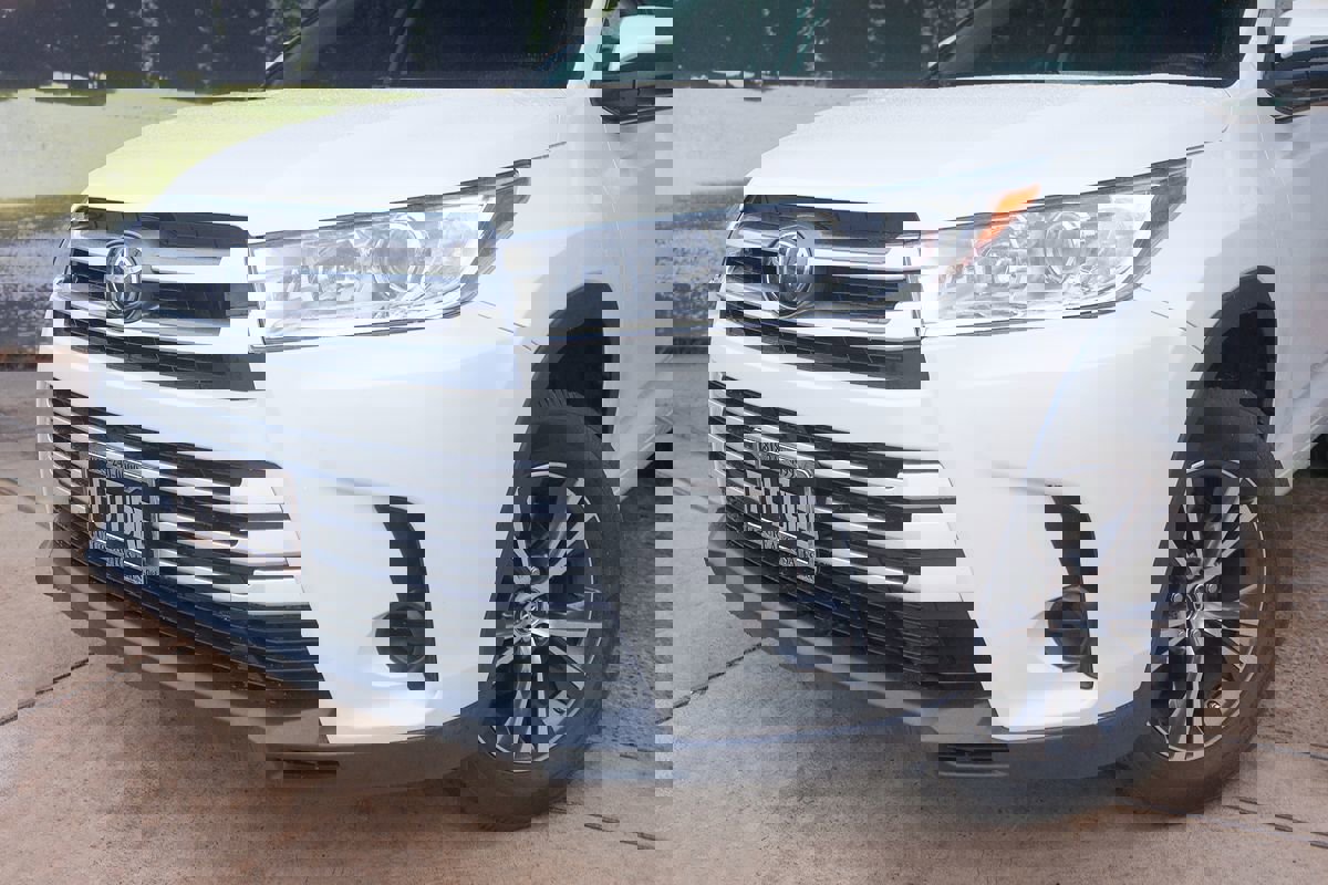 Used 2017 Toyota Highlander LE image 8