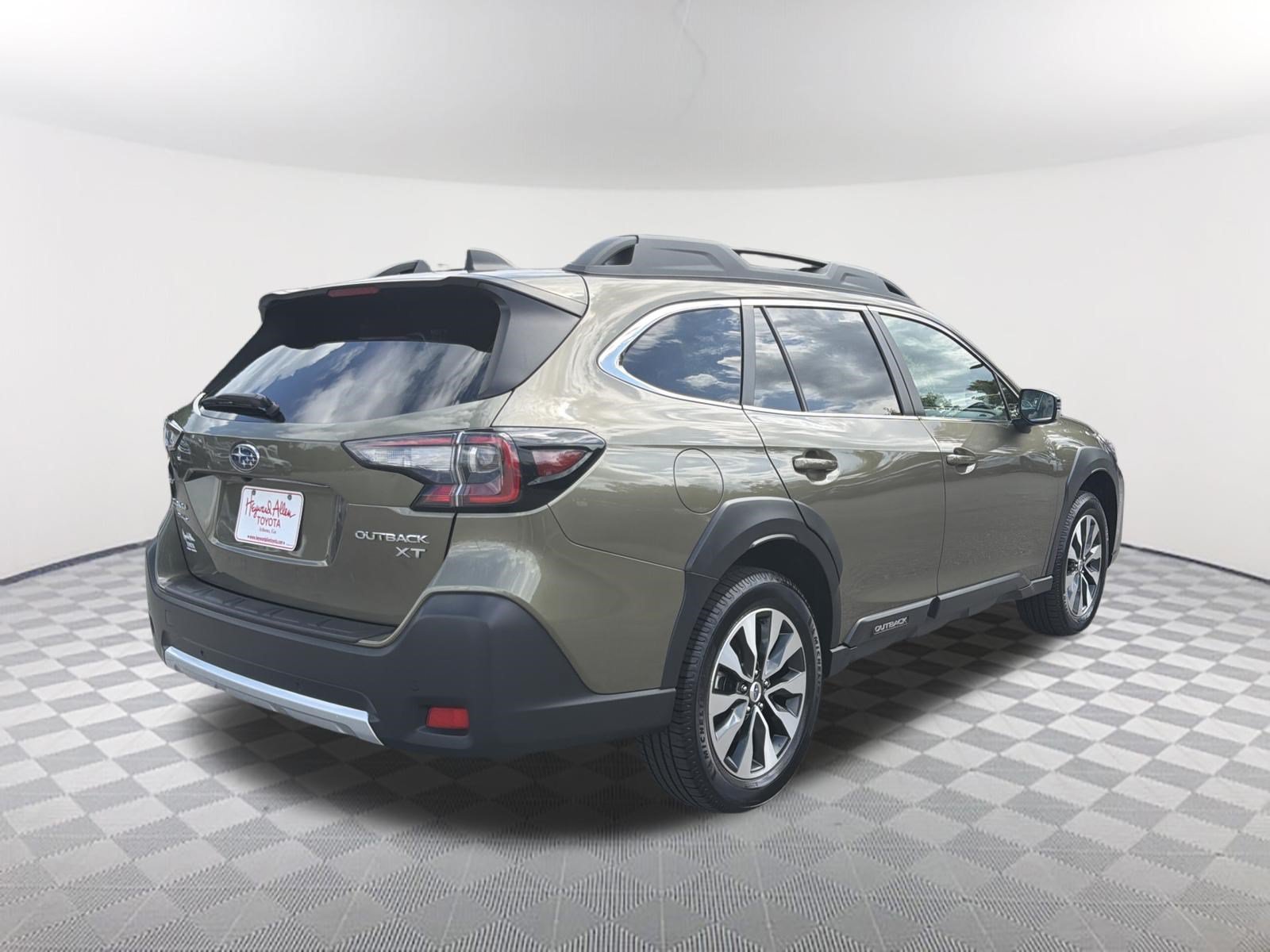 Used 2024 Subaru Outback Limited XT AWD/4WD image 16