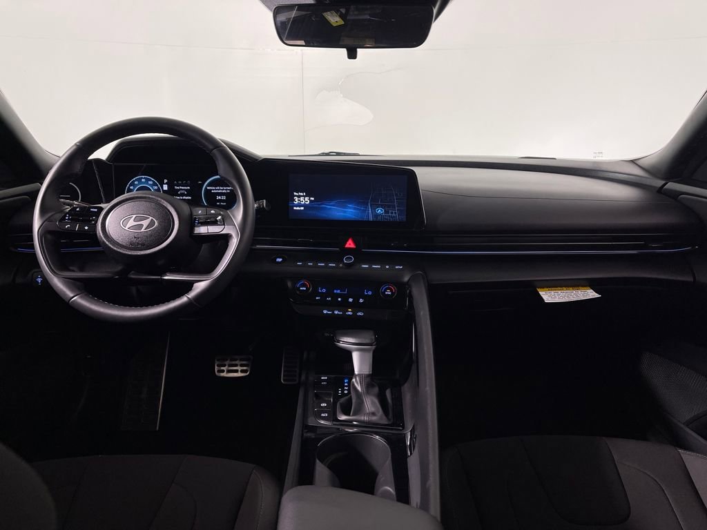 Certified 2025 Hyundai Elantra SEL image 15