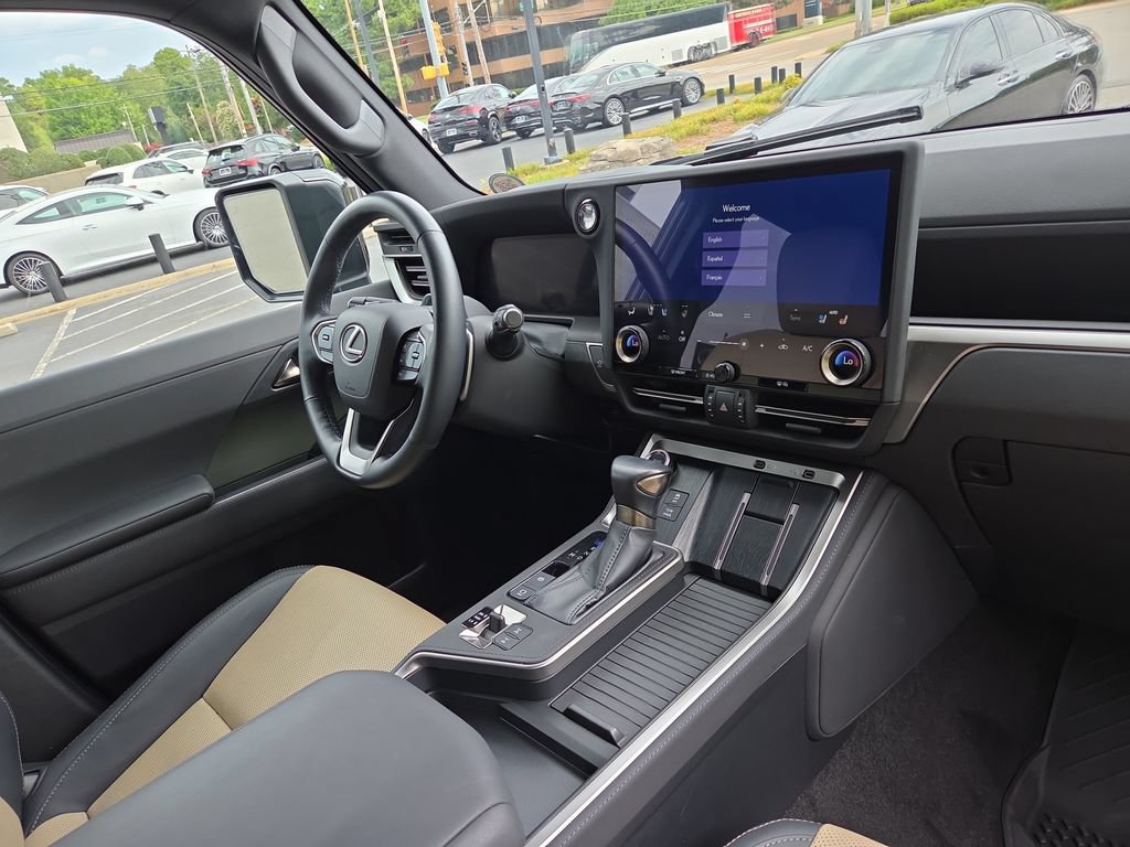 Used 2024 Lexus GX 550 AWD/4WD image 17