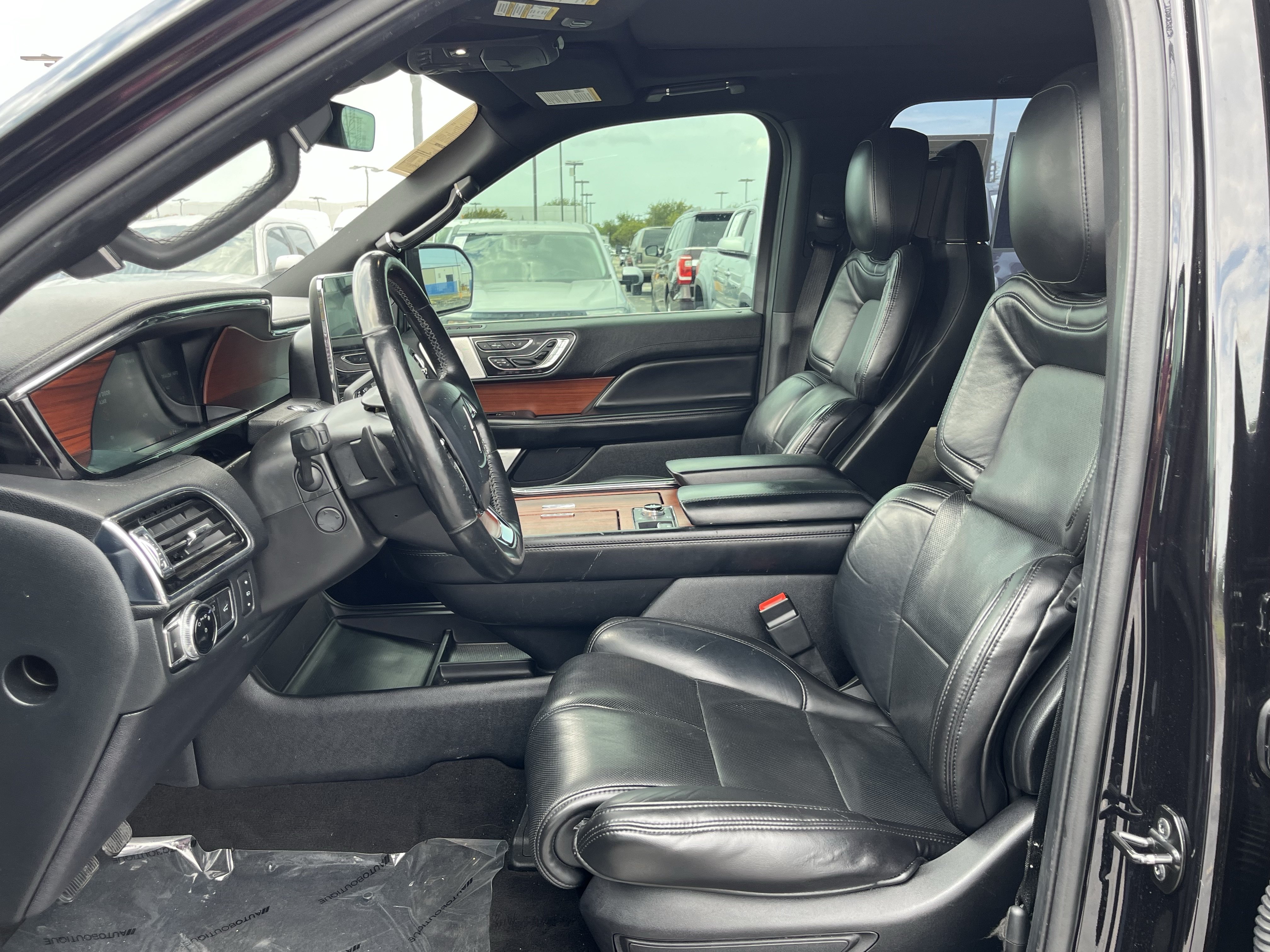 Used 2020 Lincoln Navigator Reserve w/ Equipment Group 208A Reserve RWD image 30